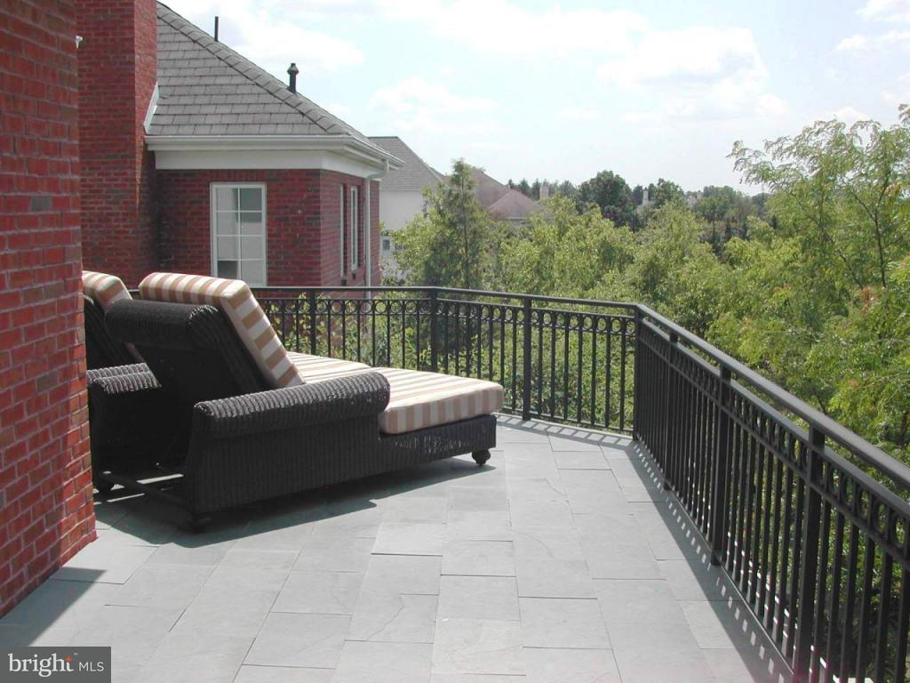 1041 Bluestone Drive Lititz, PA 17543 - Photo 9 of 40 Gallery Image 9