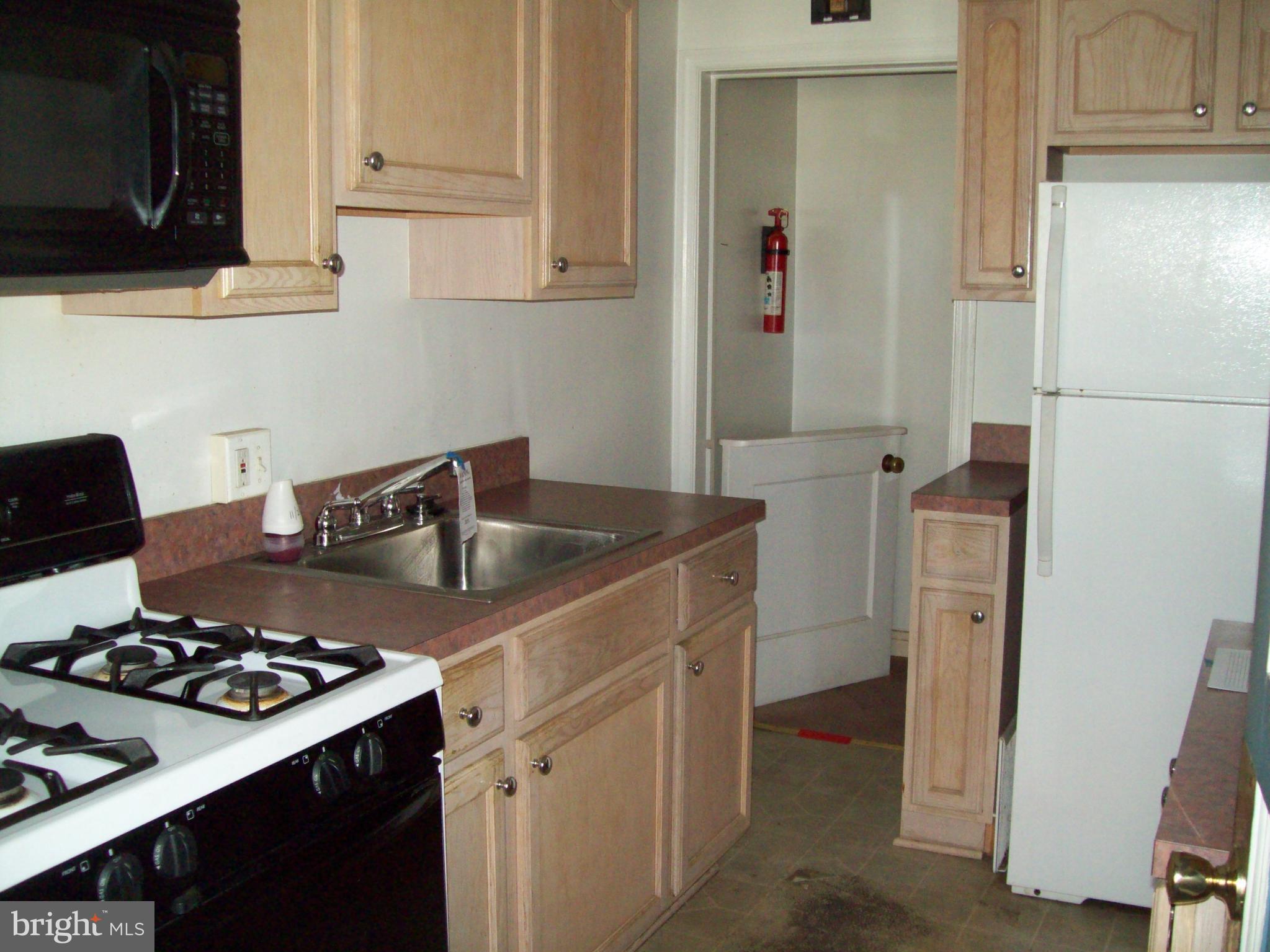 4428 Eldone Road Baltimore, MD 21229 - Photo 3 of 10 Kitchen