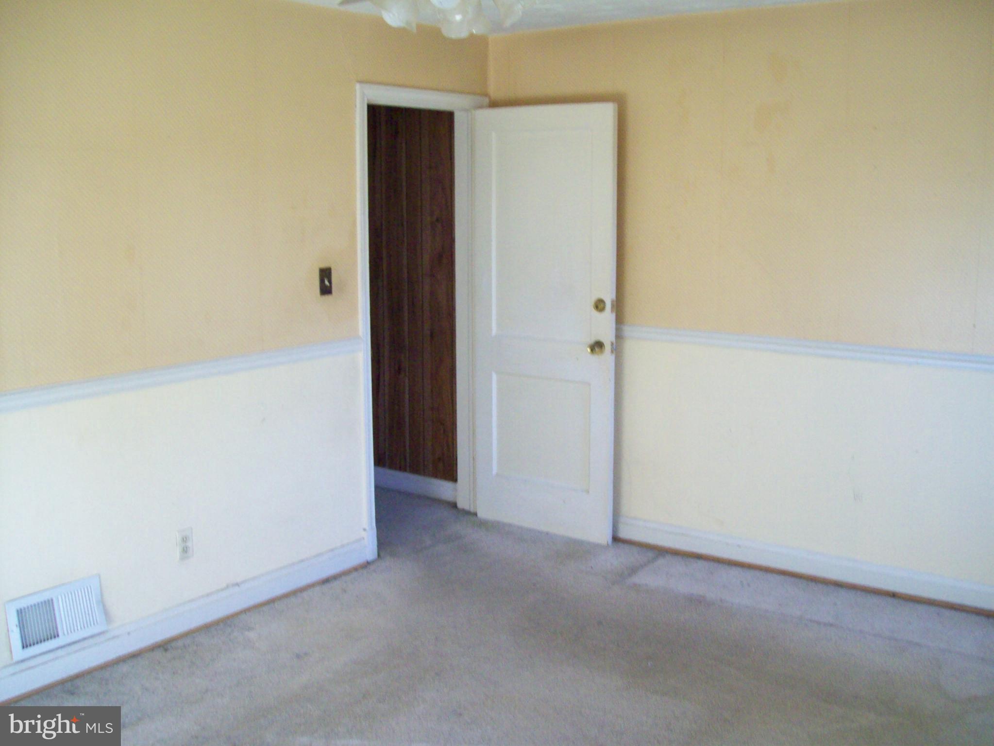 4428 Eldone Road Baltimore, MD 21229 - Photo 8 of 10 Dining Room