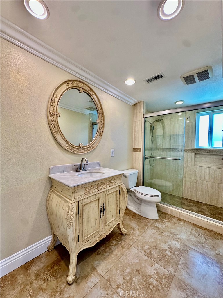 2860 East Hempstead Road Anaheim, CA 92806 - Photo 13 of 25 Bathroom