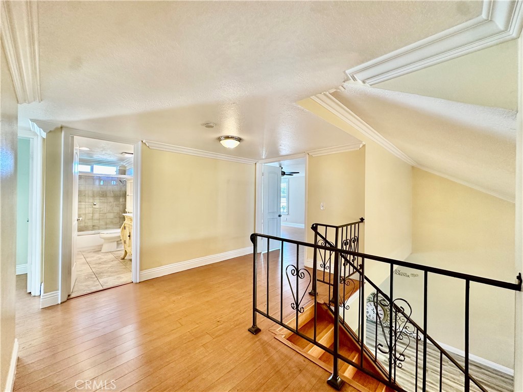 2860 East Hempstead Road Anaheim, CA 92806 - Photo 16 of 25 Landing