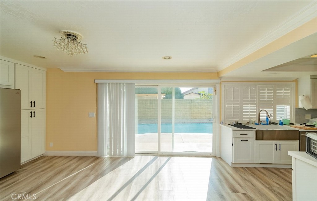 2860 East Hempstead Road Anaheim, CA 92806 - Photo 8 of 25 Eating Area