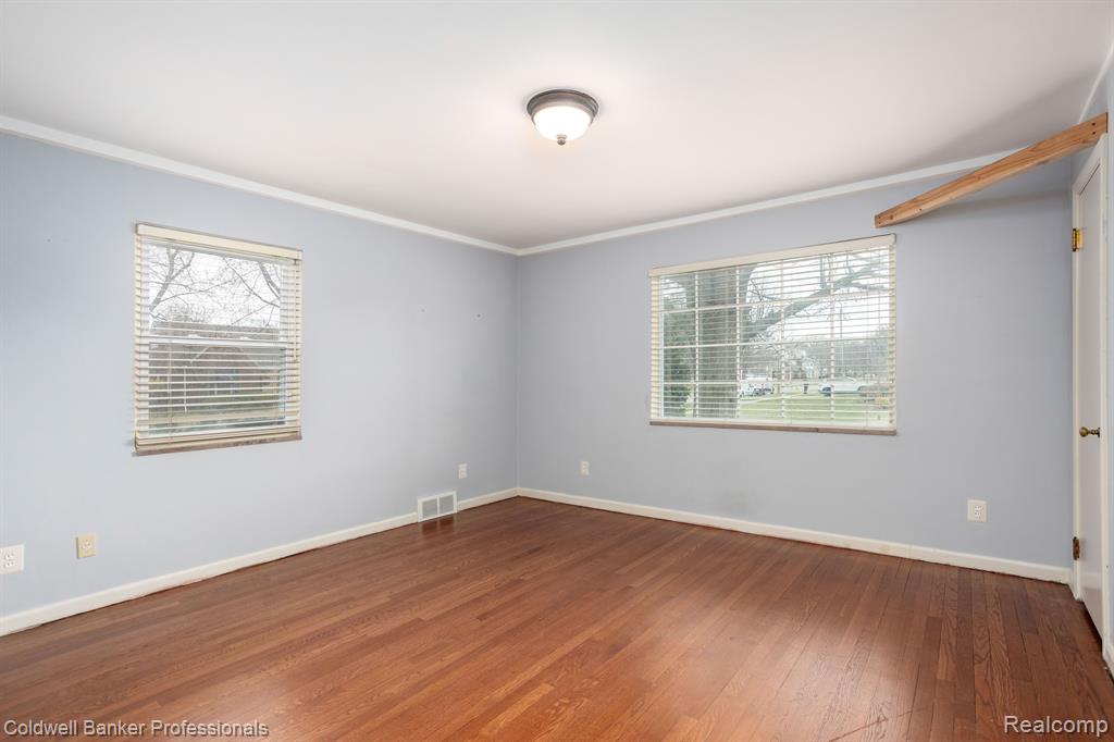 1485 Fairholme Road Grosse Pointe Woods, MI 48236 - Photo 16 of 40