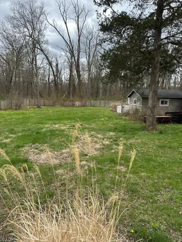a picture of a wall with a white and white photo