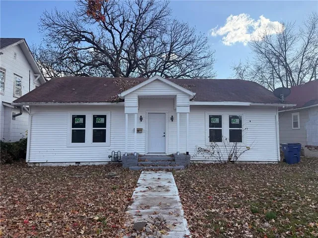 $156,000 | 611 West 3rd Street, Coffeyville, KS 67337