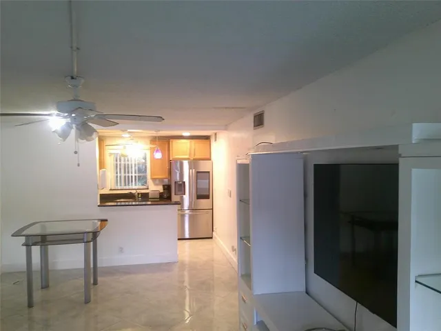 $200,000 | 5383 Southwest 40th Avenue, Unit 103, Fort Lauderdale, FL 33314