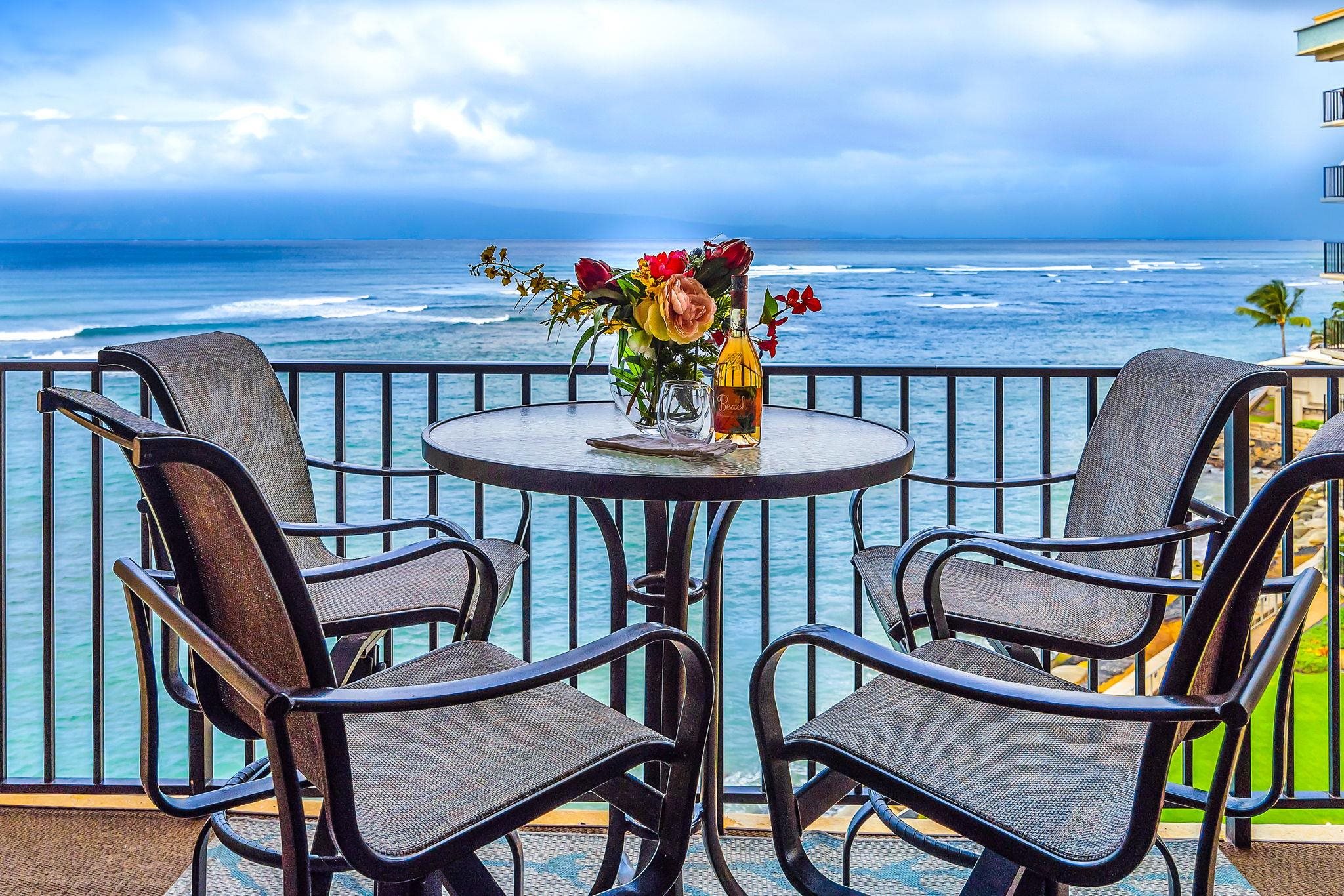 4401 Lower Honoapiilani Road, Unit B603 Lahaina, HI 96761 - Photo 4 of 41 a balcony with table and chairs