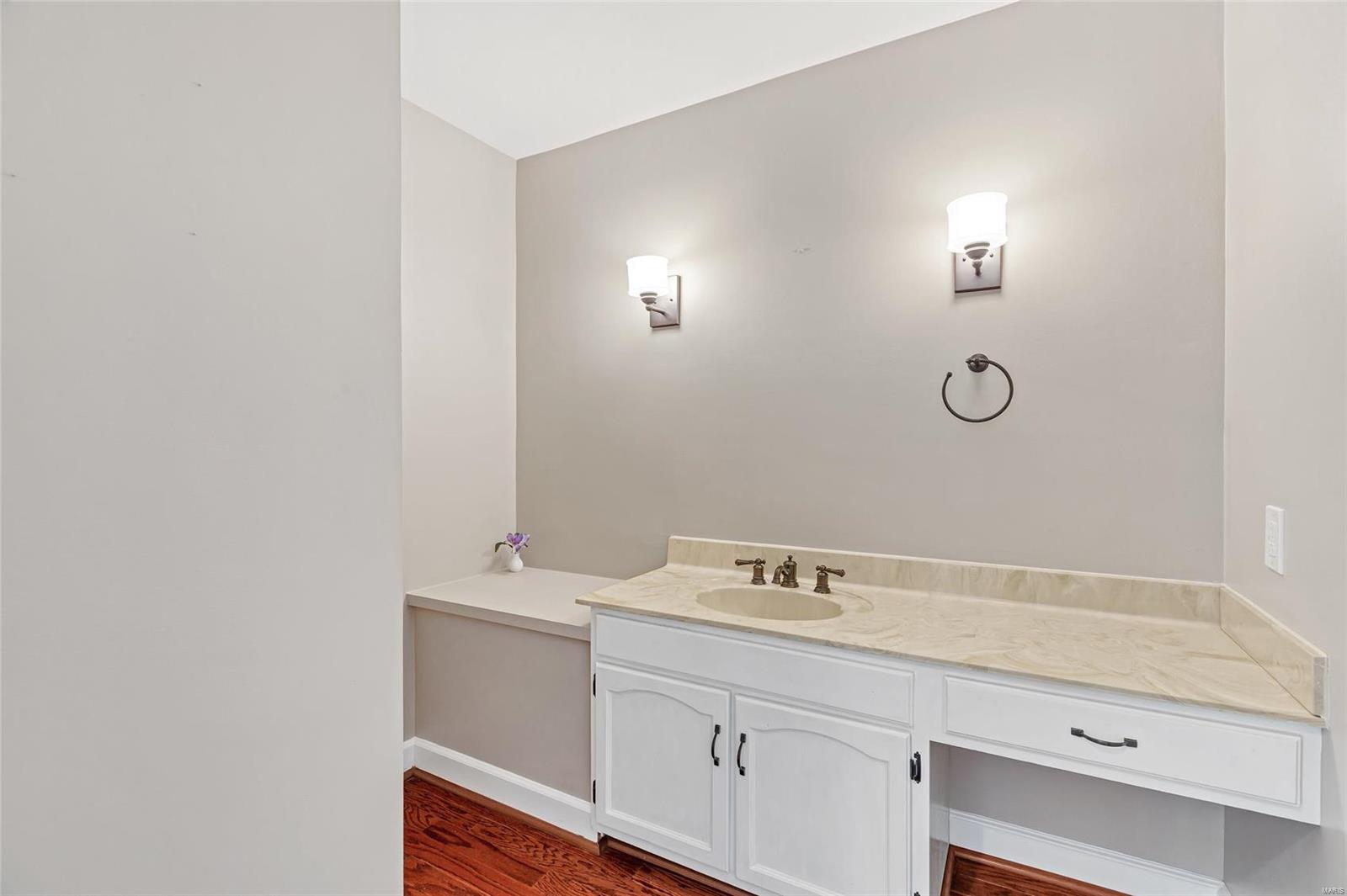 13491 Ladue Farm Road St. Louis, MO 63141 - Photo 16 of 41 Gallery Image 16