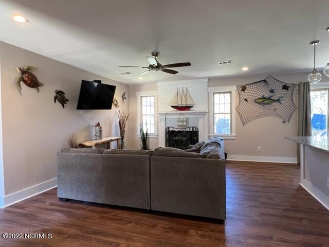 606 Kelly Road Wilmington, NC 28409 - Photo 5 of 28 Living Room 2