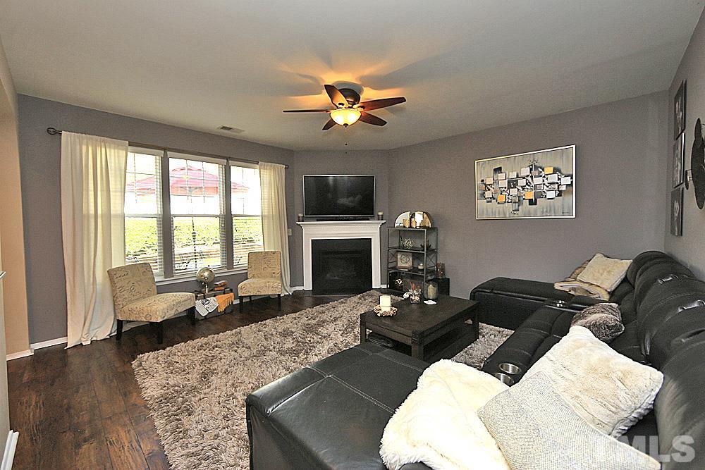 8203 Beaded Stone Street Raleigh, NC 27613 - Photo 4 of 18