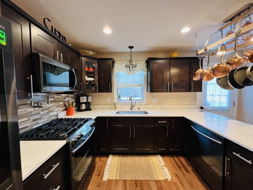 40 Winchester Lane, Unit 5 Fall River, MA 02721 - Photo 3 of 20 Gallery Image 3