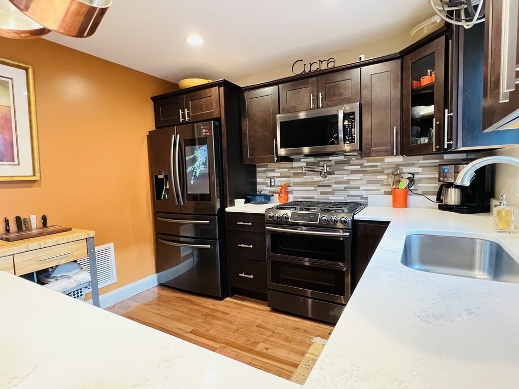 40 Winchester Lane, Unit 5 Fall River, MA 02721 - Photo 4 of 20 Gallery Image 4