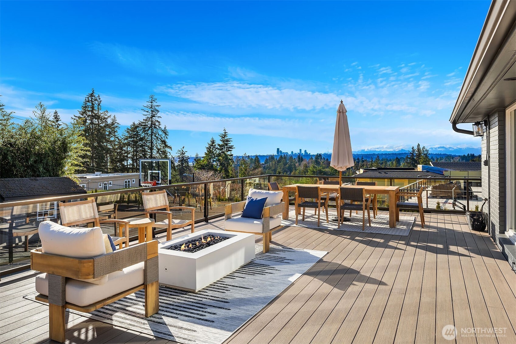 9617 Evergreen Drive Bellevue, WA 98004 - Photo 14 of 38