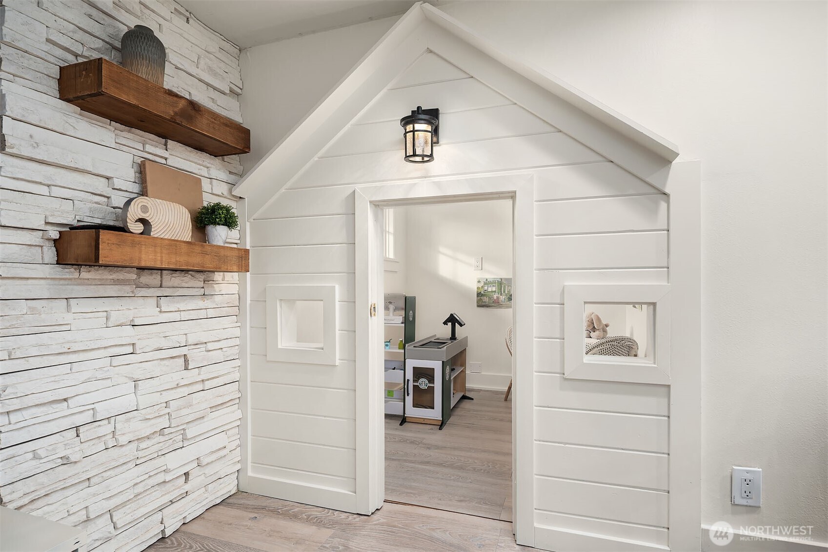 9617 Evergreen Drive Bellevue, WA 98004 - Photo 27 of 38