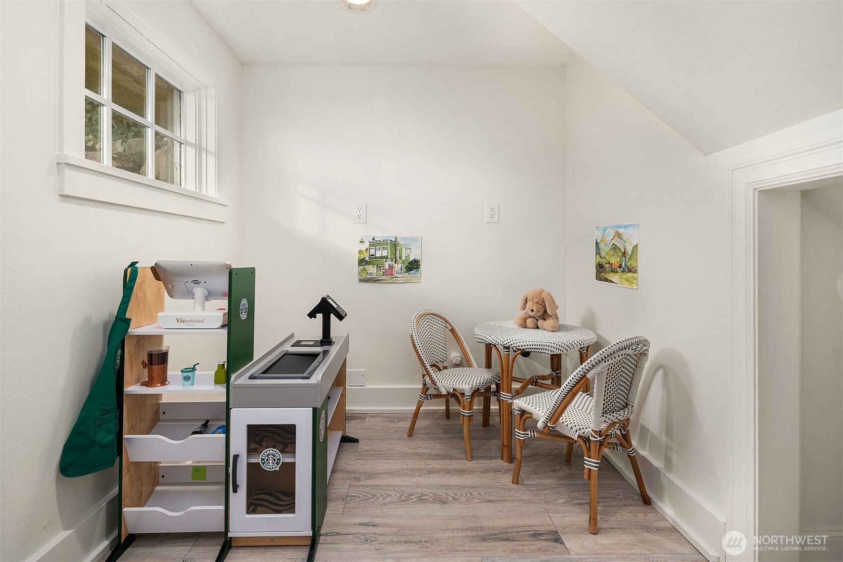 9617 Evergreen Drive Bellevue, WA 98004 - Photo 28 of 38