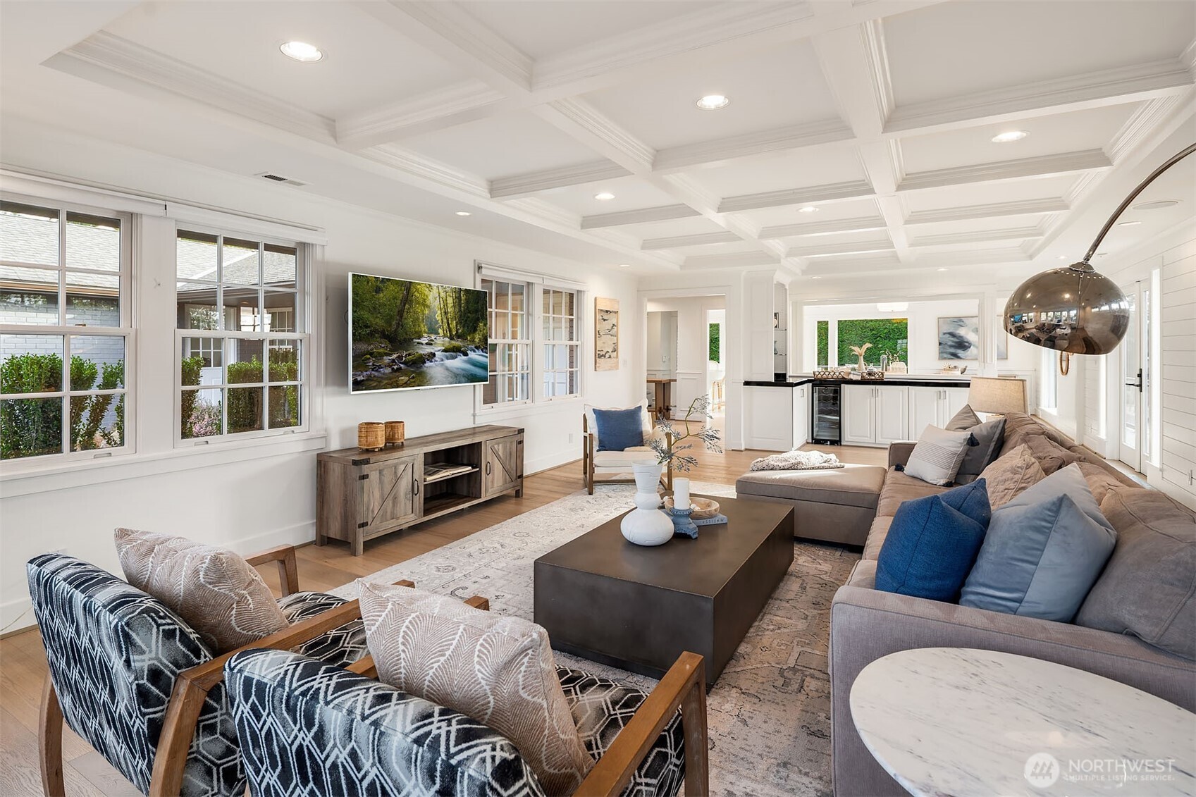 9617 Evergreen Drive Bellevue, WA 98004 - Photo 6 of 38