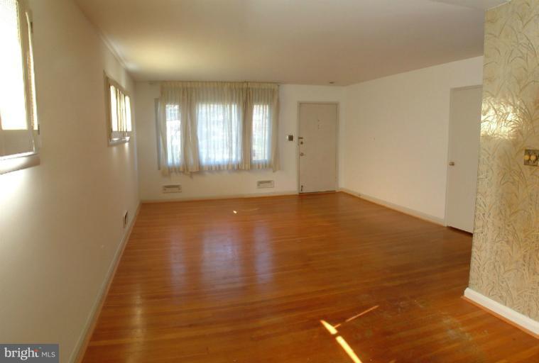 3723 Coronado Road Windsor Mill, MD 21244 - Photo 4 of 18 Living Room