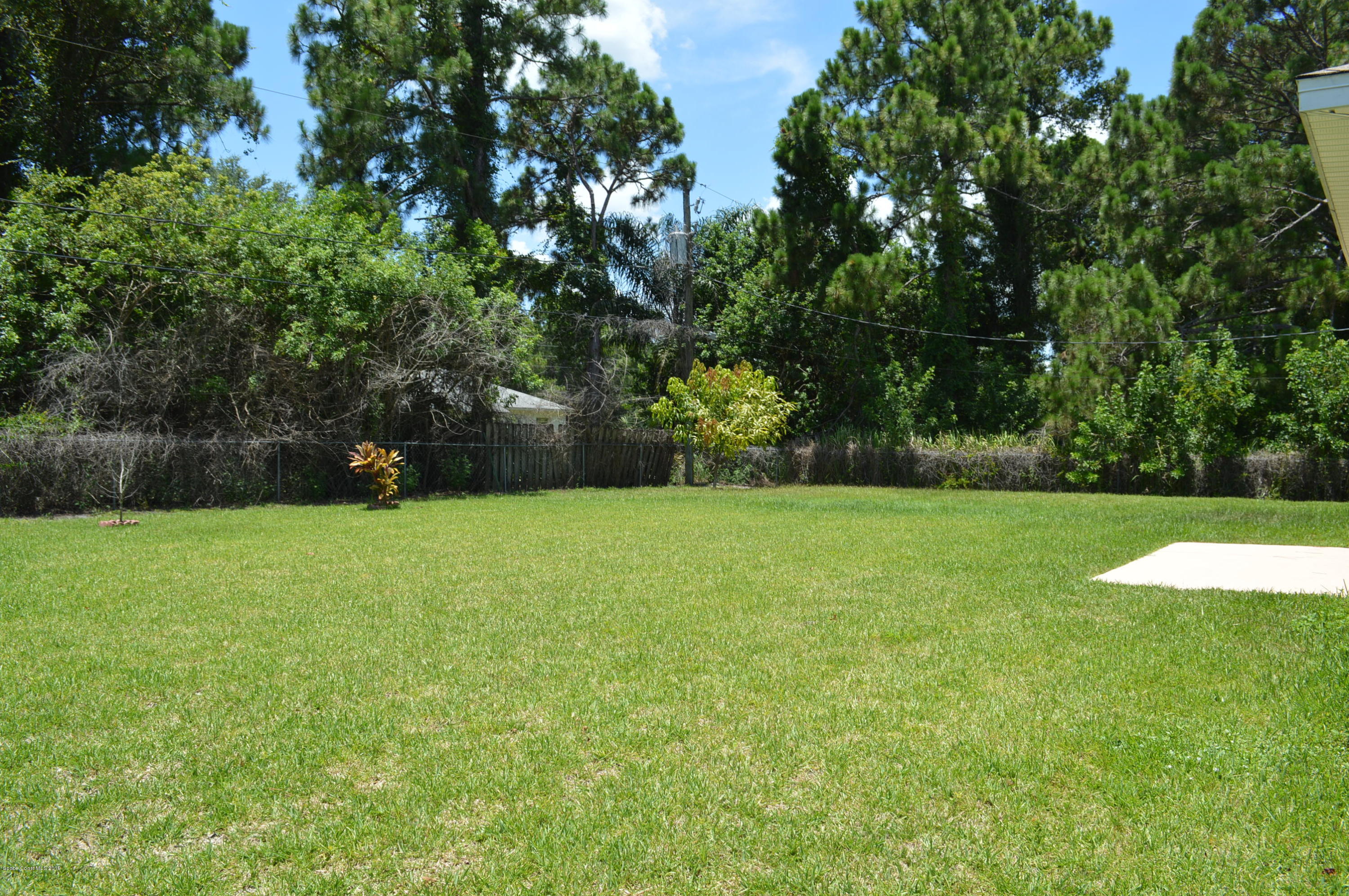 1220 Daton Road Southwest Palm Bay, FL 32908 - Photo 7 of 17 DSC_0093