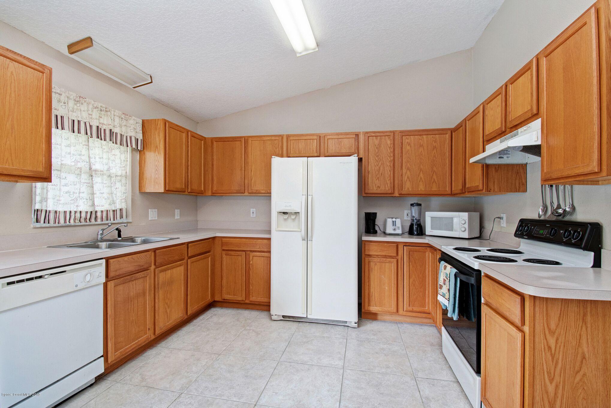 1220 Daton Road Southwest Palm Bay, FL 32908 - Photo 8 of 17 3yPVFtpg