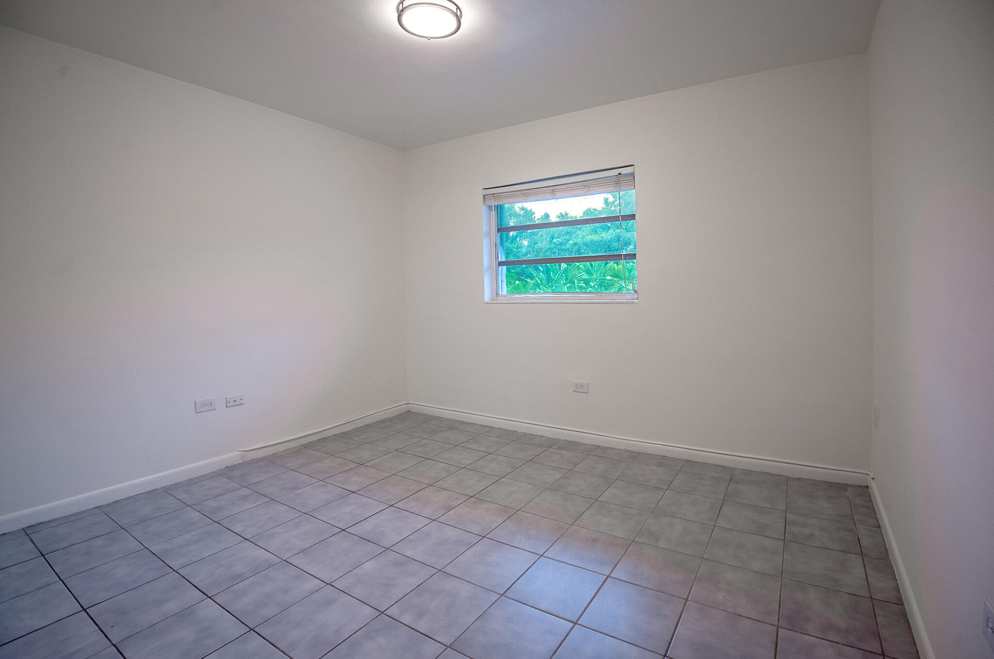 1129 Pebble Beach Lane, Unit 11 Marathon, FL 33050 - Photo 15 of 15 an empty room with a bench
