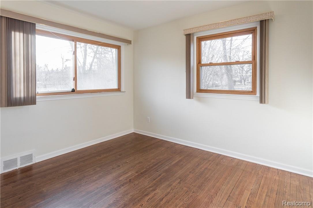 16986 Merriman Road Livonia, MI 48154 - Photo 17 of 32 244A6689.jpg