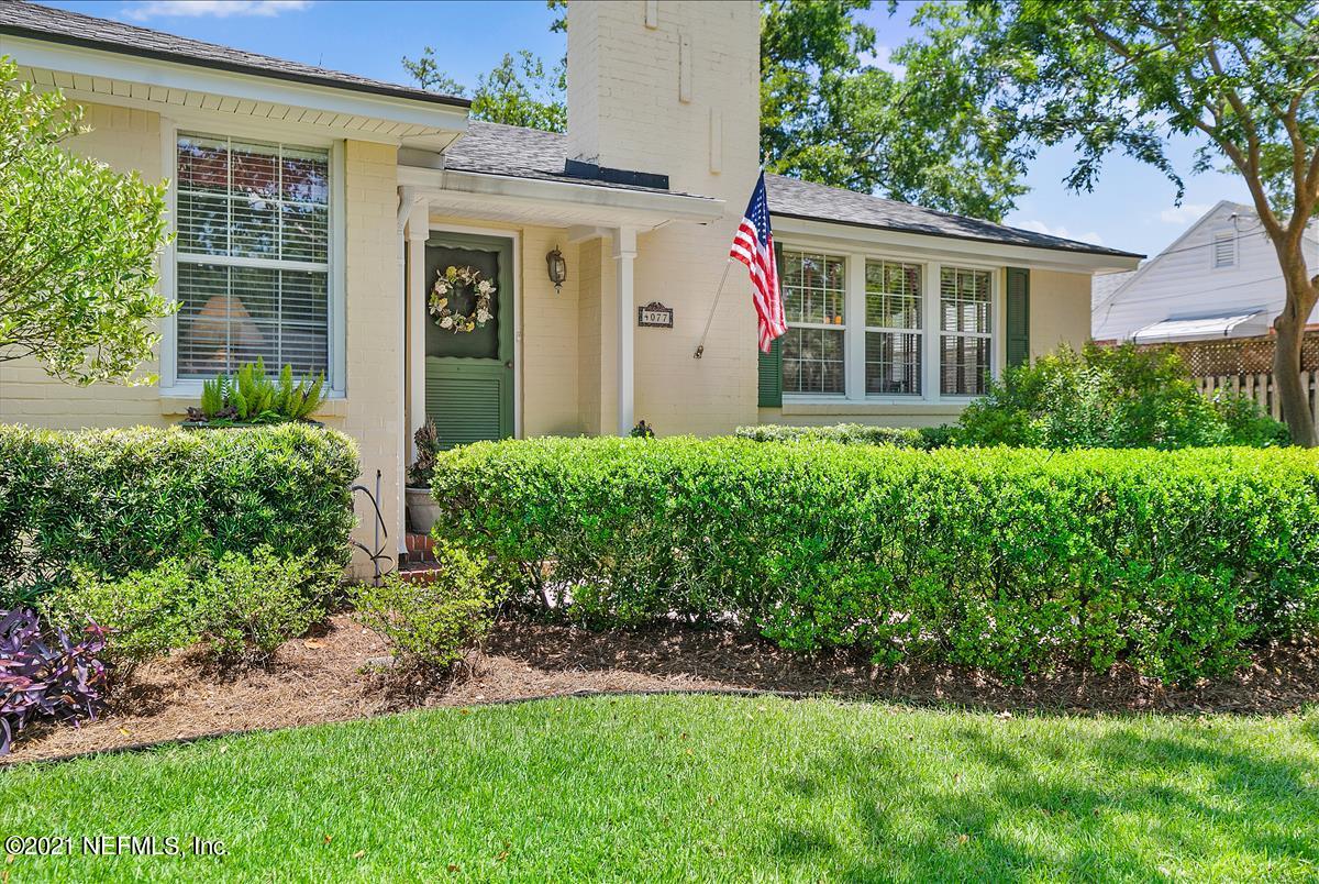 4077 London Road Jacksonville, FL 32207 - Photo 3 of 19 Front landscaping