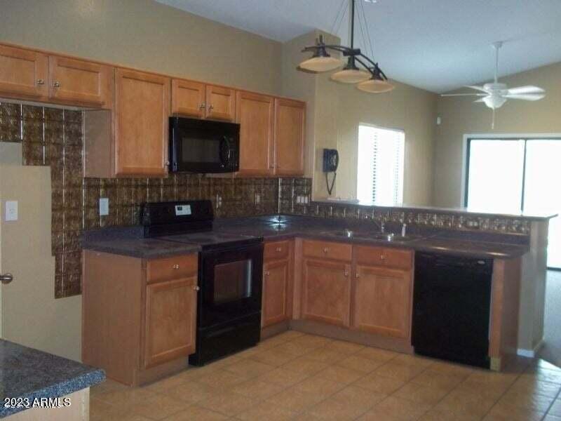 2513 West Novak Way Phoenix, AZ 85041 - Photo 3 of 22 20140403174017153855000000-o