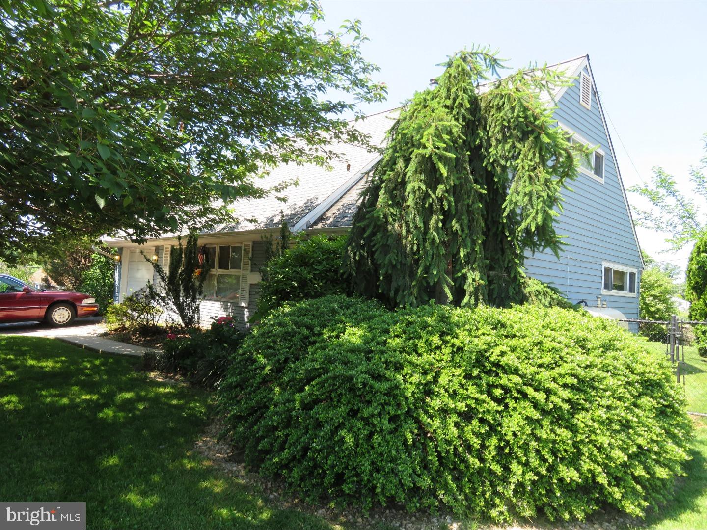 33 Umber Road Levittown, PA 19056 - Photo 2 of 21 Gallery Image 2