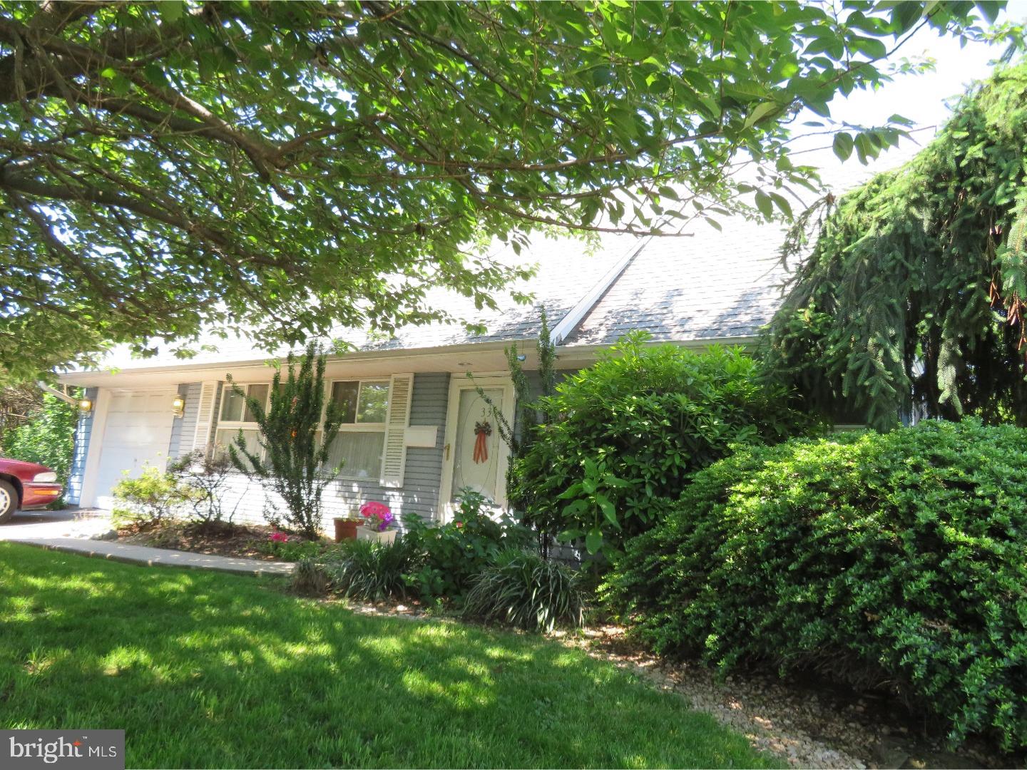33 Umber Road Levittown, PA 19056 - Photo 3 of 21 Gallery Image 3