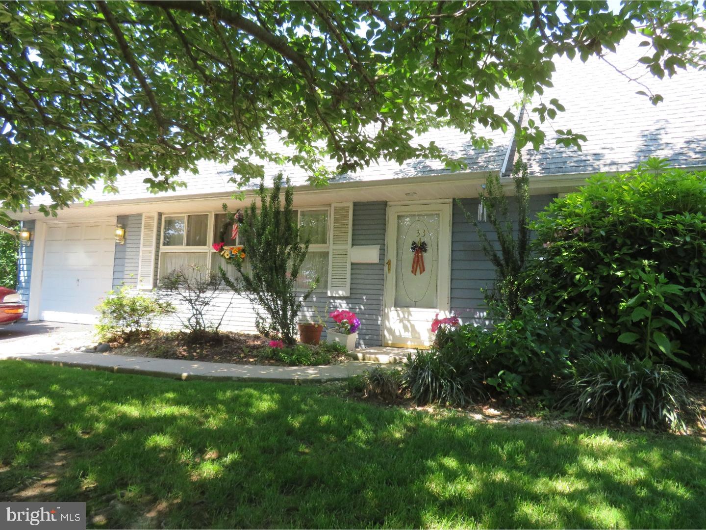 33 Umber Road Levittown, PA 19056 - Photo 4 of 21 Gallery Image 4