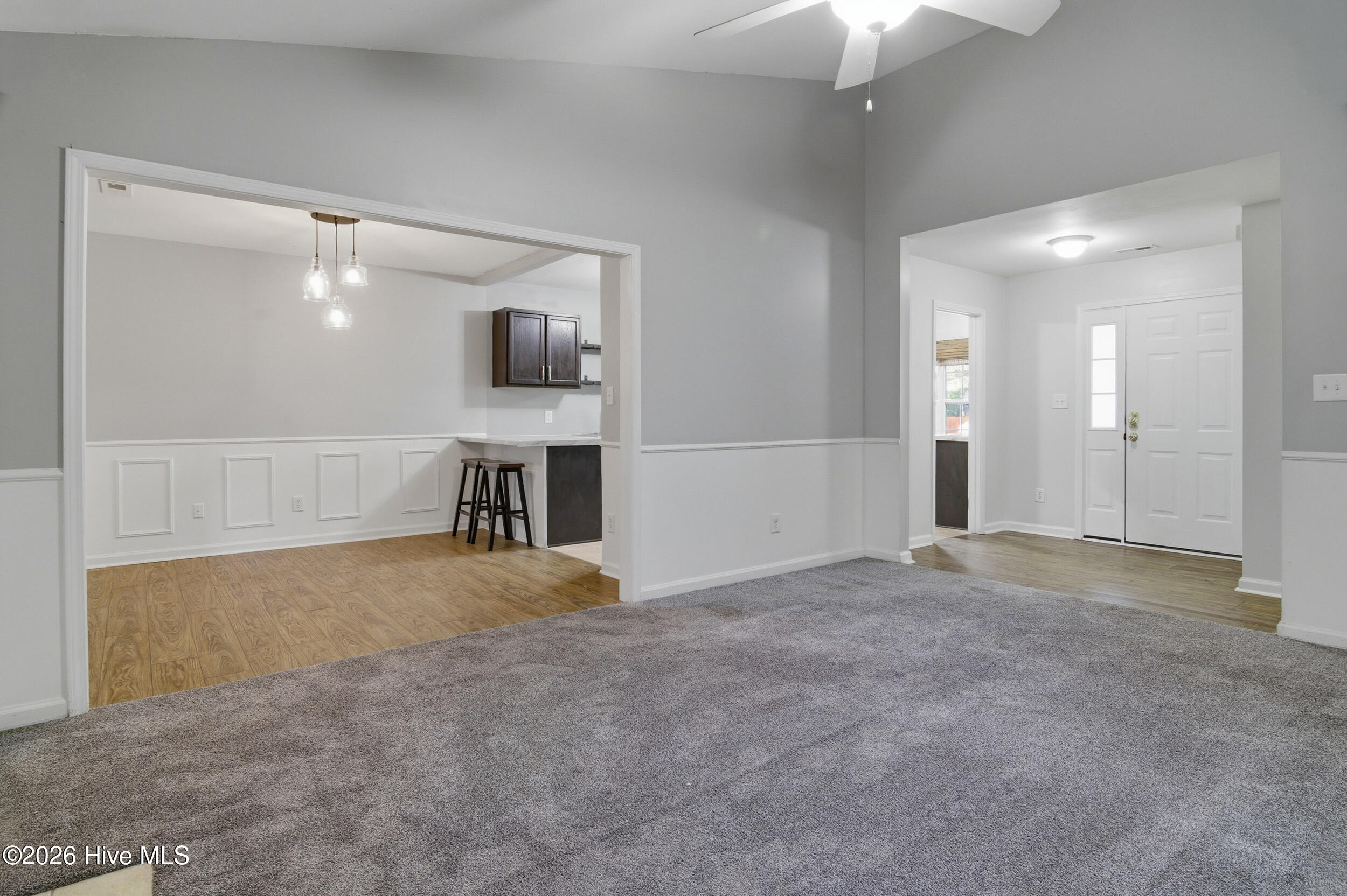 103 Hunt Drive Hubert, NC 28539 - Photo 12 of 45 Foyer+Living