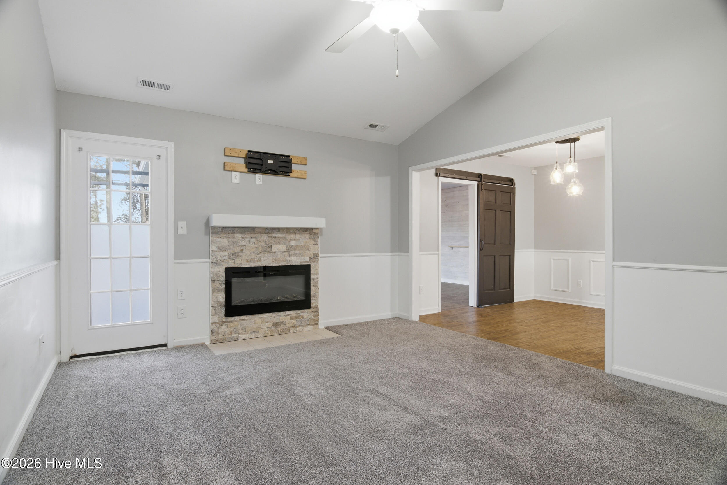 103 Hunt Drive Hubert, NC 28539 - Photo 13 of 45 livingroom
