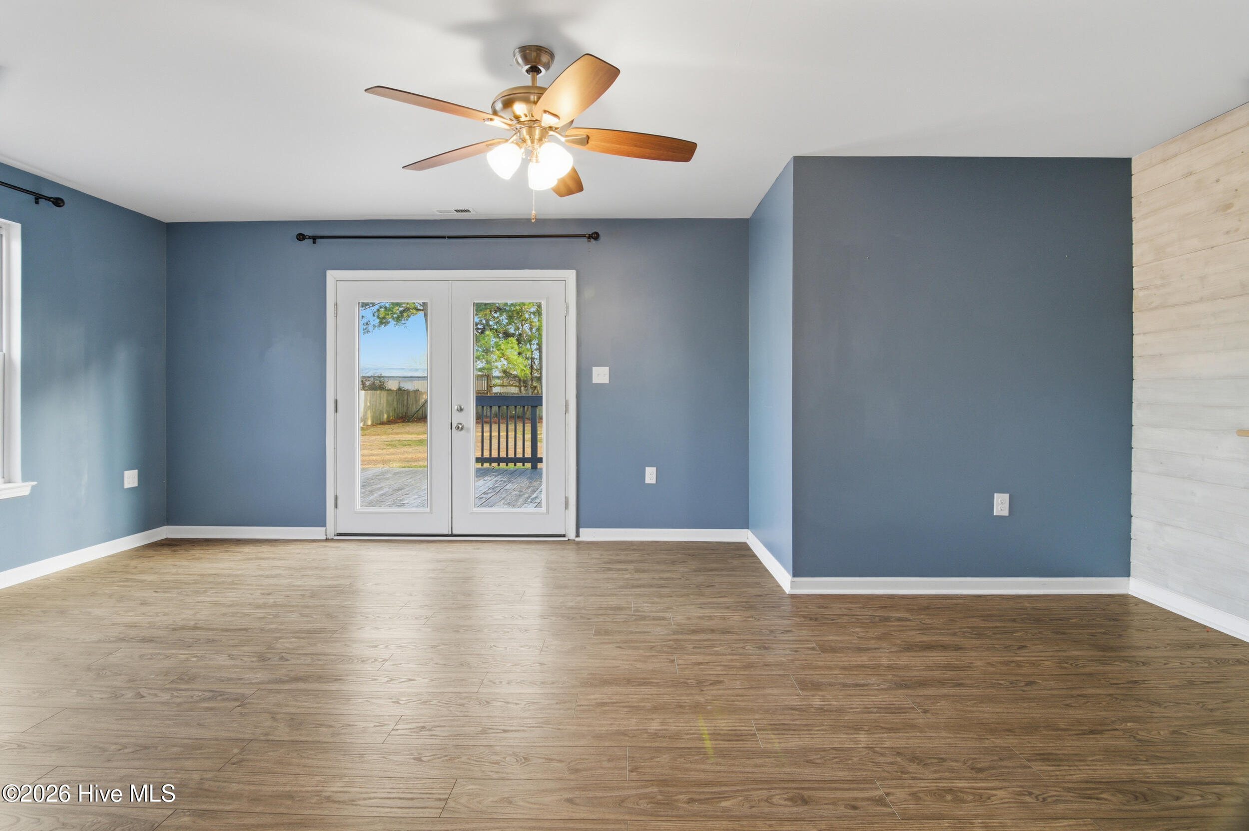 103 Hunt Drive Hubert, NC 28539 - Photo 18 of 45 familyroom