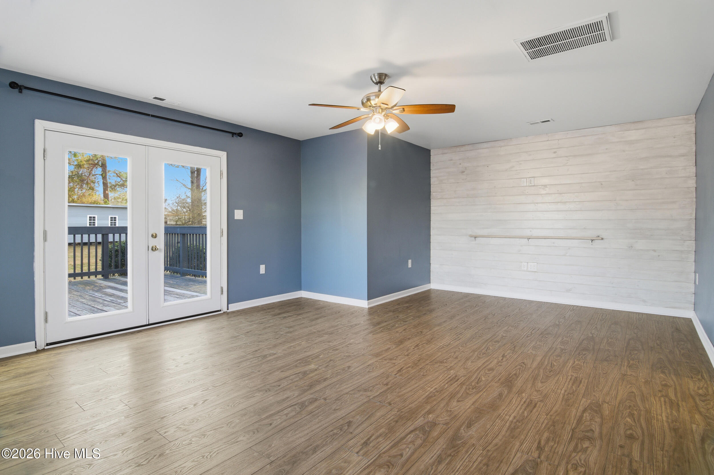 103 Hunt Drive Hubert, NC 28539 - Photo 19 of 45 familyroom