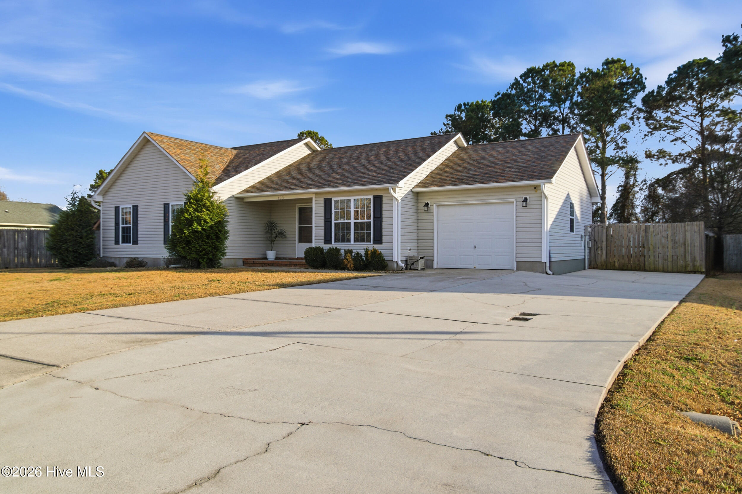 103 Hunt Drive Hubert, NC 28539 - Photo 40 of 45 Large Driveway
