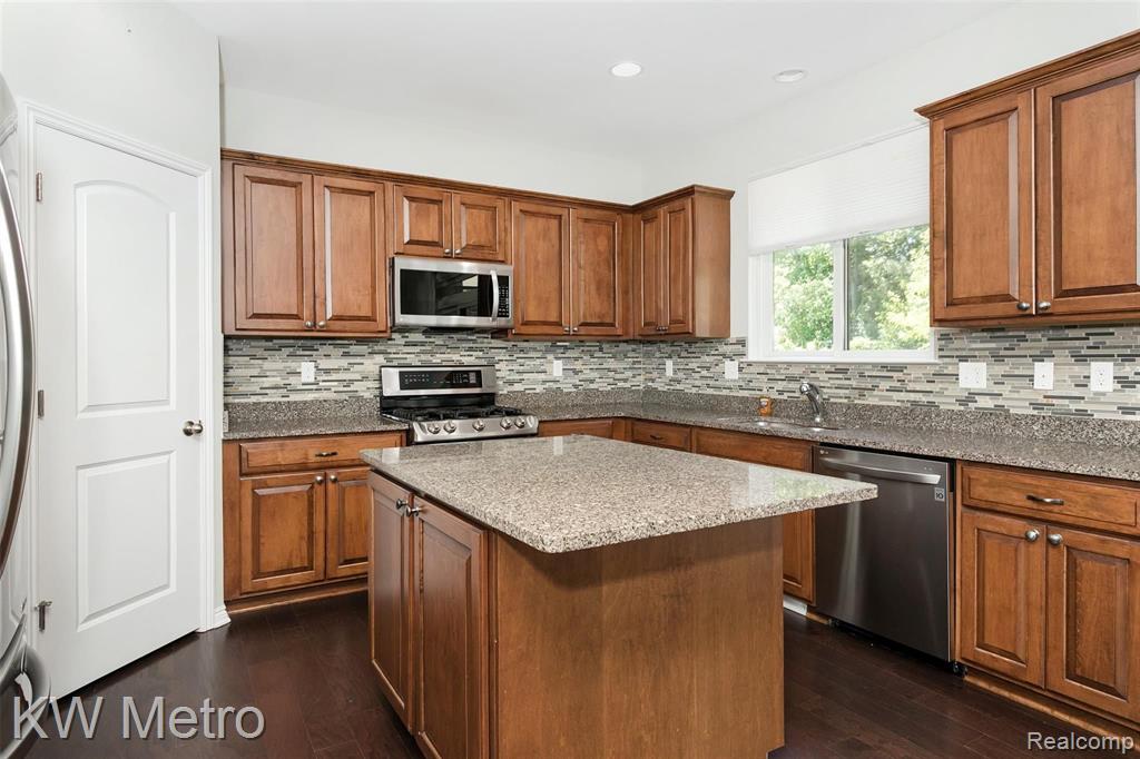 3795 Somerset Circle Rochester Hills, MI 48309 - Photo 11 of 43