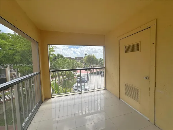 $1,800 | 15295 Southwest 106th Lane, Unit 718, Miami, FL 33196
