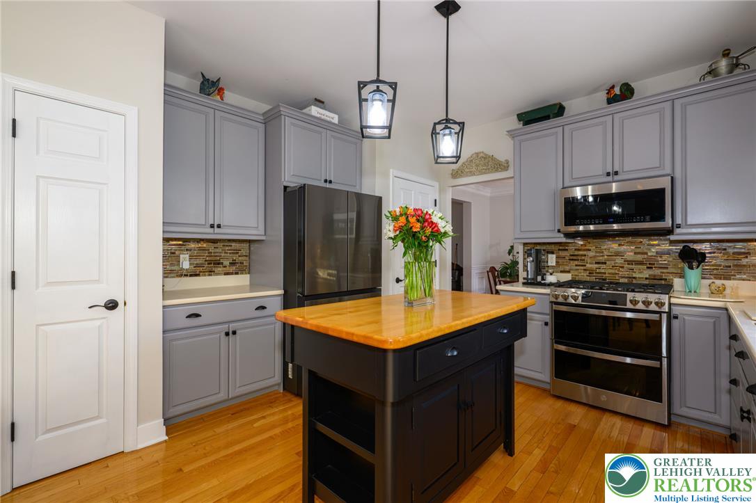 5331 Greenbriar Drive Bethlehem, PA 18017 - Photo 10 of 58 Double pantries, stainless steel appliances