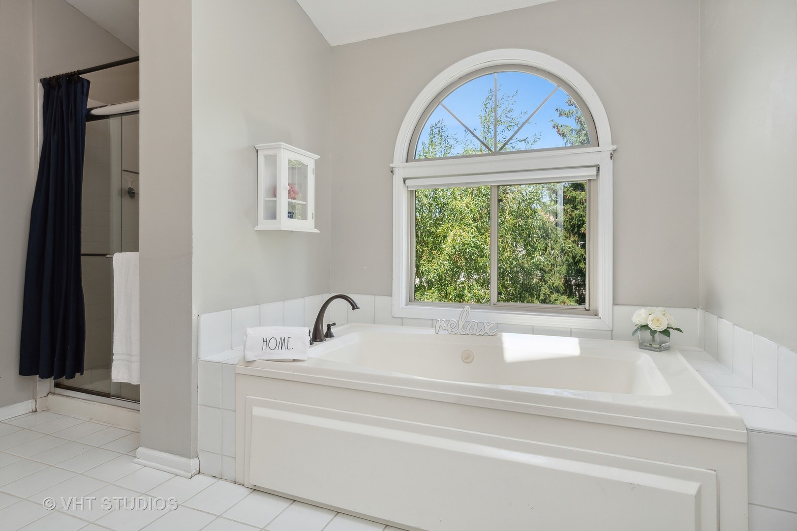 2780 Carriage Way Aurora, IL 60504 - Photo 10 of 19 a bathroom with a sink and a window