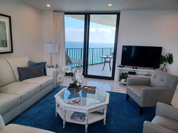 $4,000 | 5420 North Ocean Drive, Unit 1705, Singer Island, FL 33404