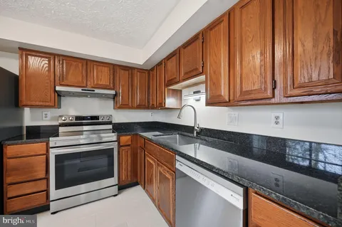 $2,800 | 5831 Rock Forest Court, Centreville, VA 20121