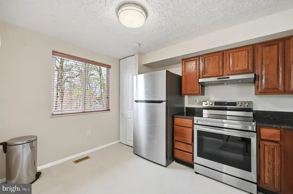 $2,800 | 5831 Rock Forest Court, Centreville, VA 20121