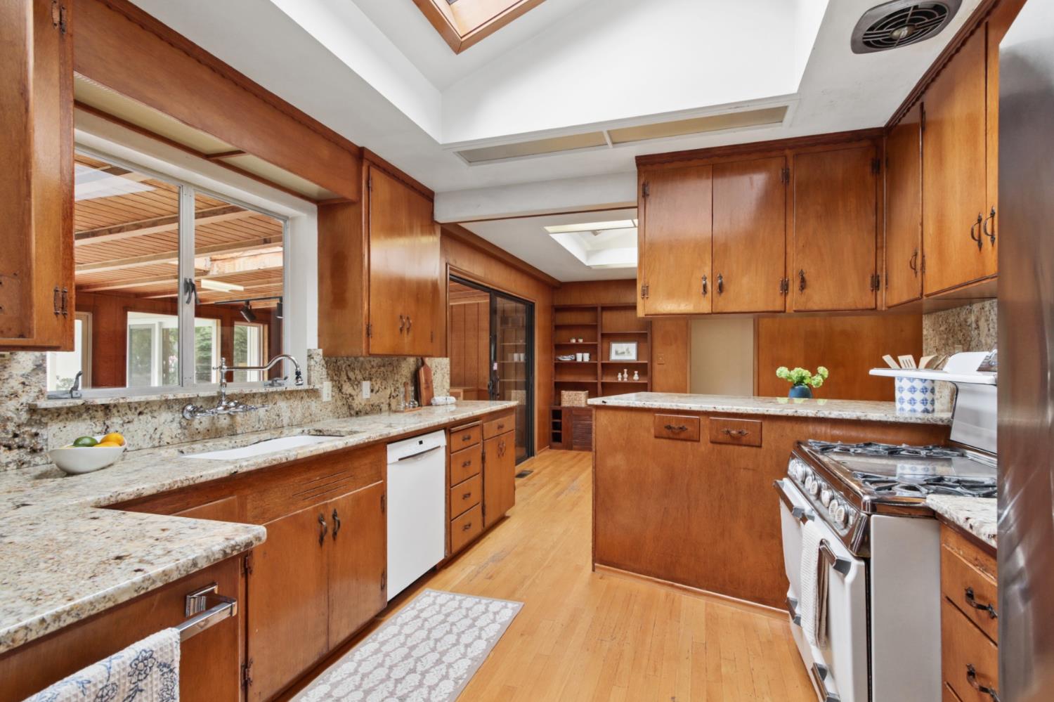 102 Rancho Way Woodland, CA 95695 - Photo 20 of 55