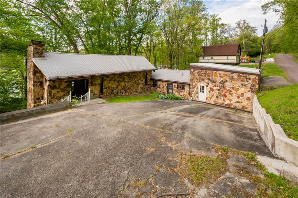 750 Lake Road Addison, PA 15411 - Photo 4 of 50