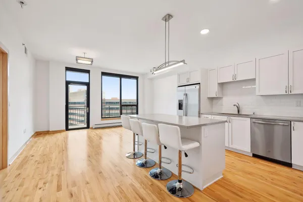 $2,995 | 1240 South 2nd Street, Unit 707, Minneapolis, MN 55415