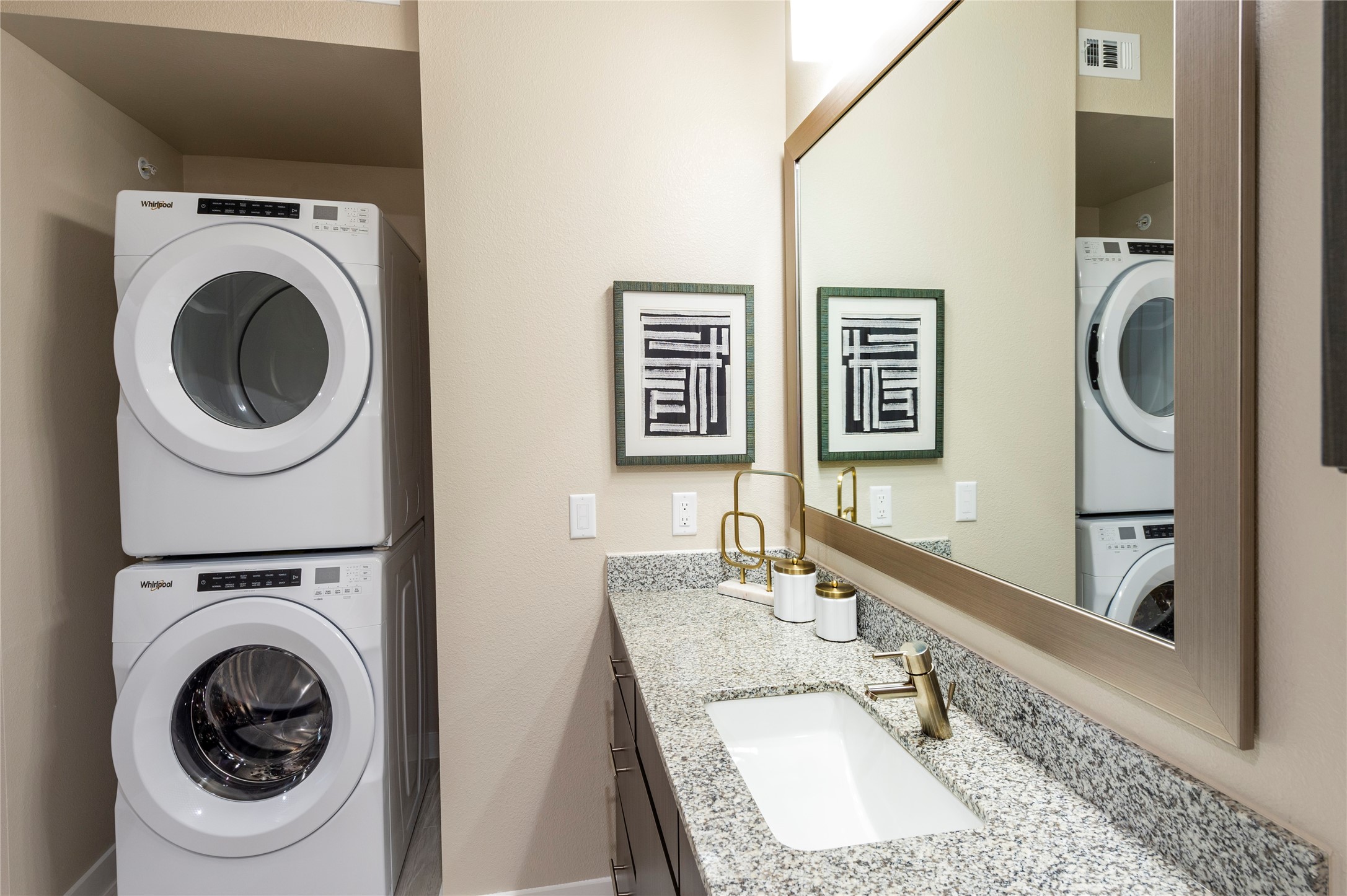 30020 Creekside Ter Drive, Unit 8109 Spring, TX 77386 - Photo 14 of 17 Furnished model, for visual purposes only, not actual unit