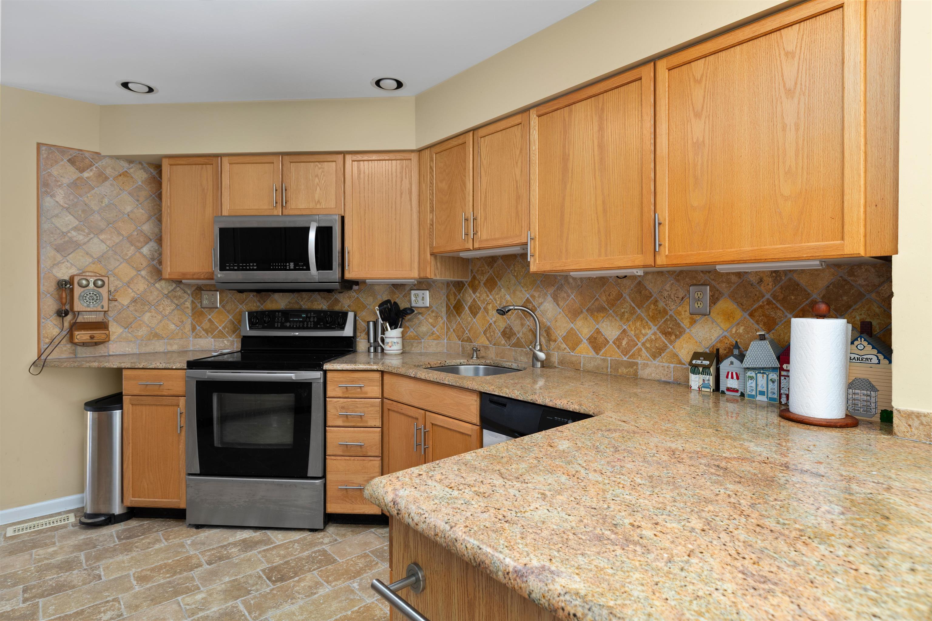 502 Portsmouth Road Cape May, NJ 08204 - Photo 11 of 36