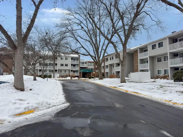 $79,950 | 1601 North Innsbruck Drive, Unit 242, Fridley, MN 55432