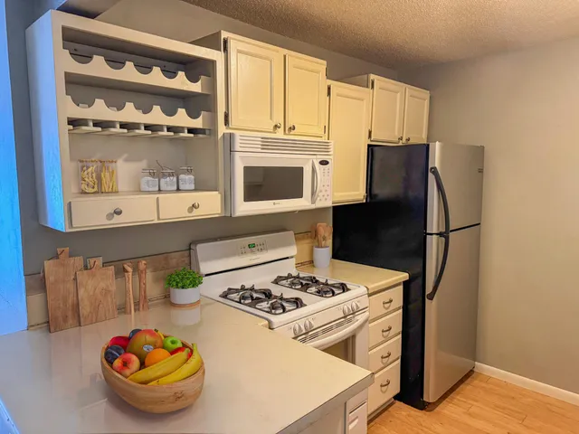 $79,950 | 1601 North Innsbruck Drive, Unit 242, Fridley, MN 55432