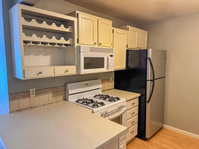 $79,950 | 1601 North Innsbruck Drive, Unit 242, Fridley, MN 55432